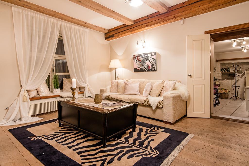 Oldhouse Apartments - Tallinn Old Town Екстер'єр фото