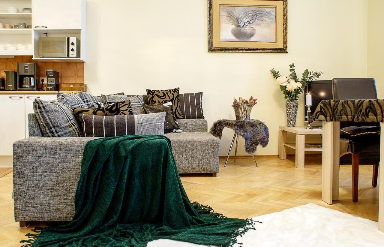 Oldhouse Apartments - Tallinn Old Town Екстер'єр фото