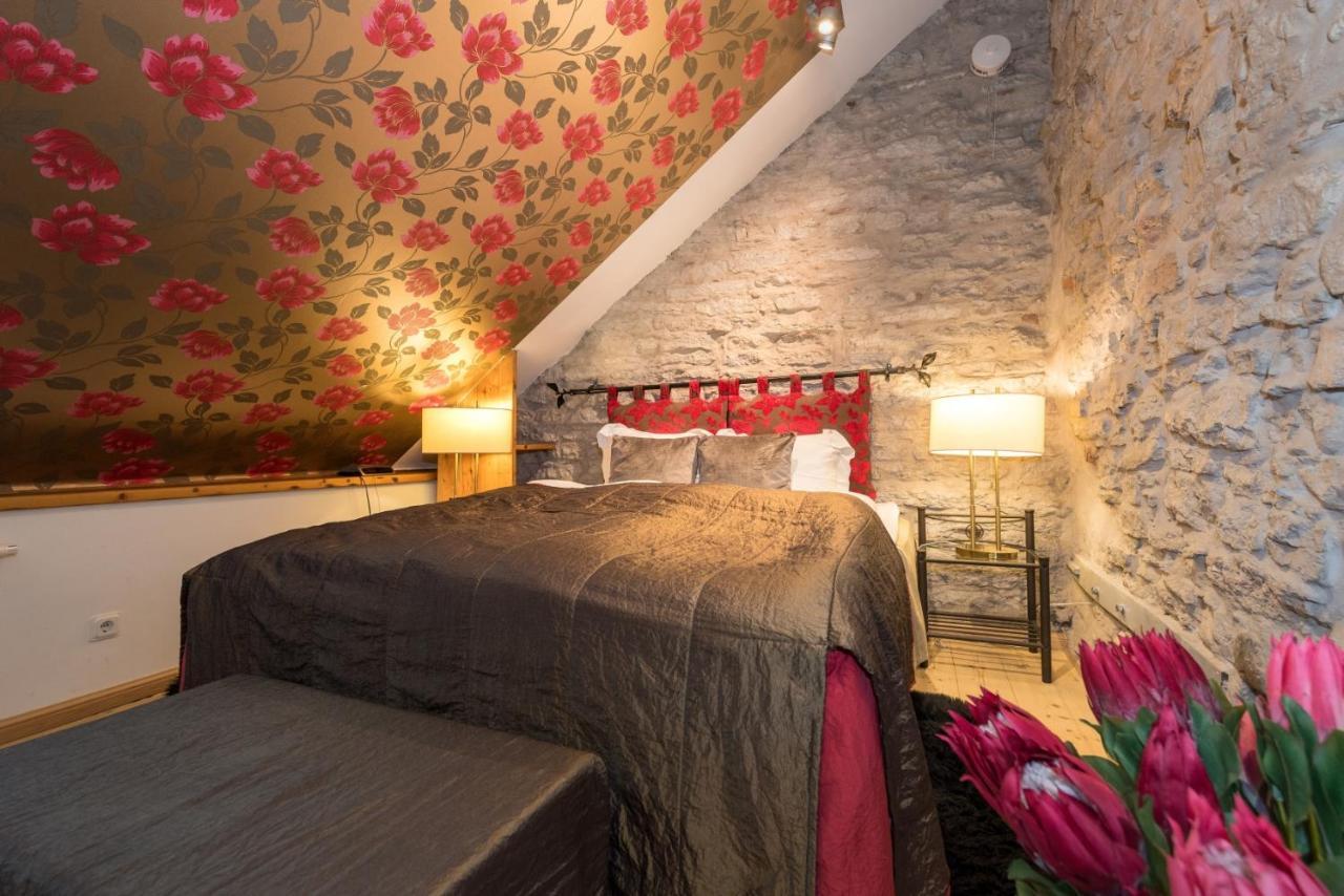 Oldhouse Apartments - Tallinn Old Town Екстер'єр фото