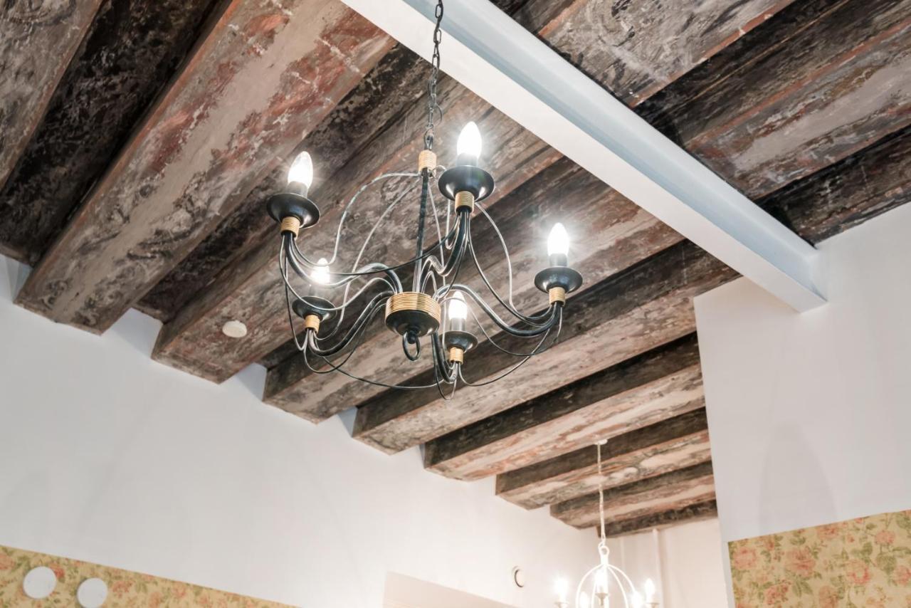 Oldhouse Apartments - Tallinn Old Town Екстер'єр фото